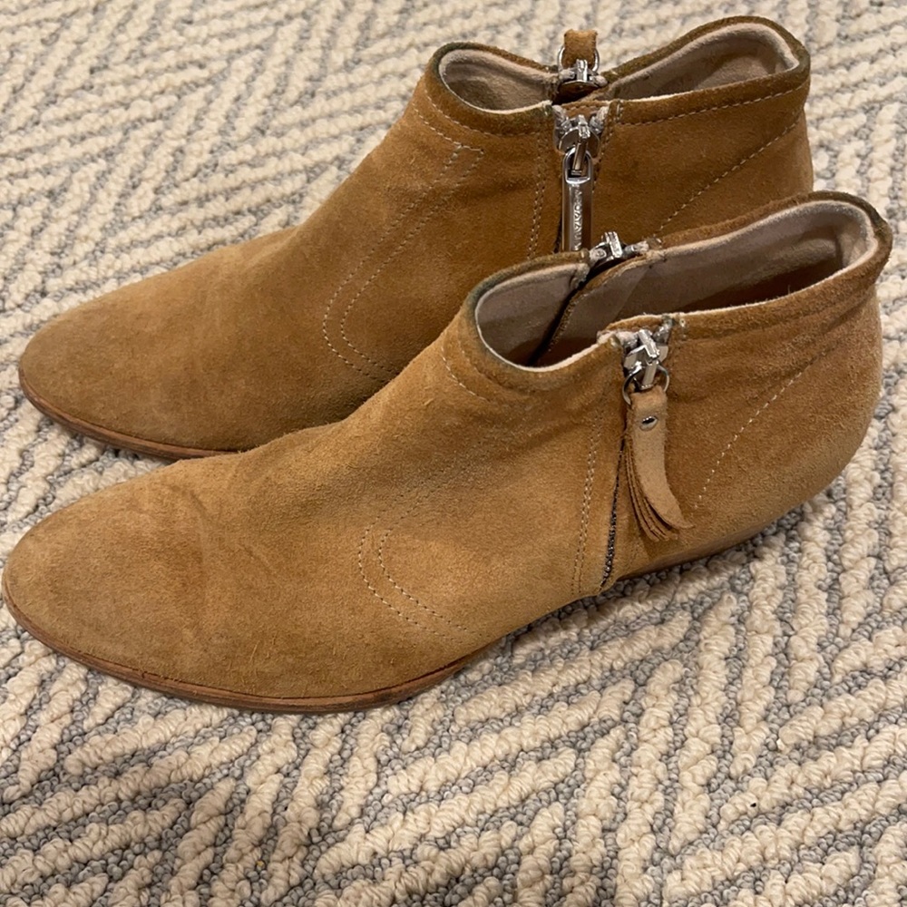 Aquatalia booties size 7 guc